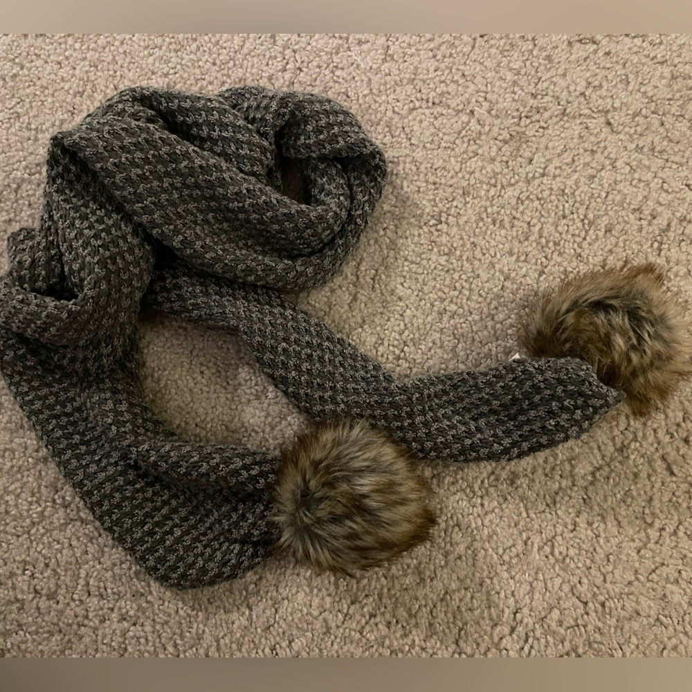 Simply Noelle dainty scarf with fur accents